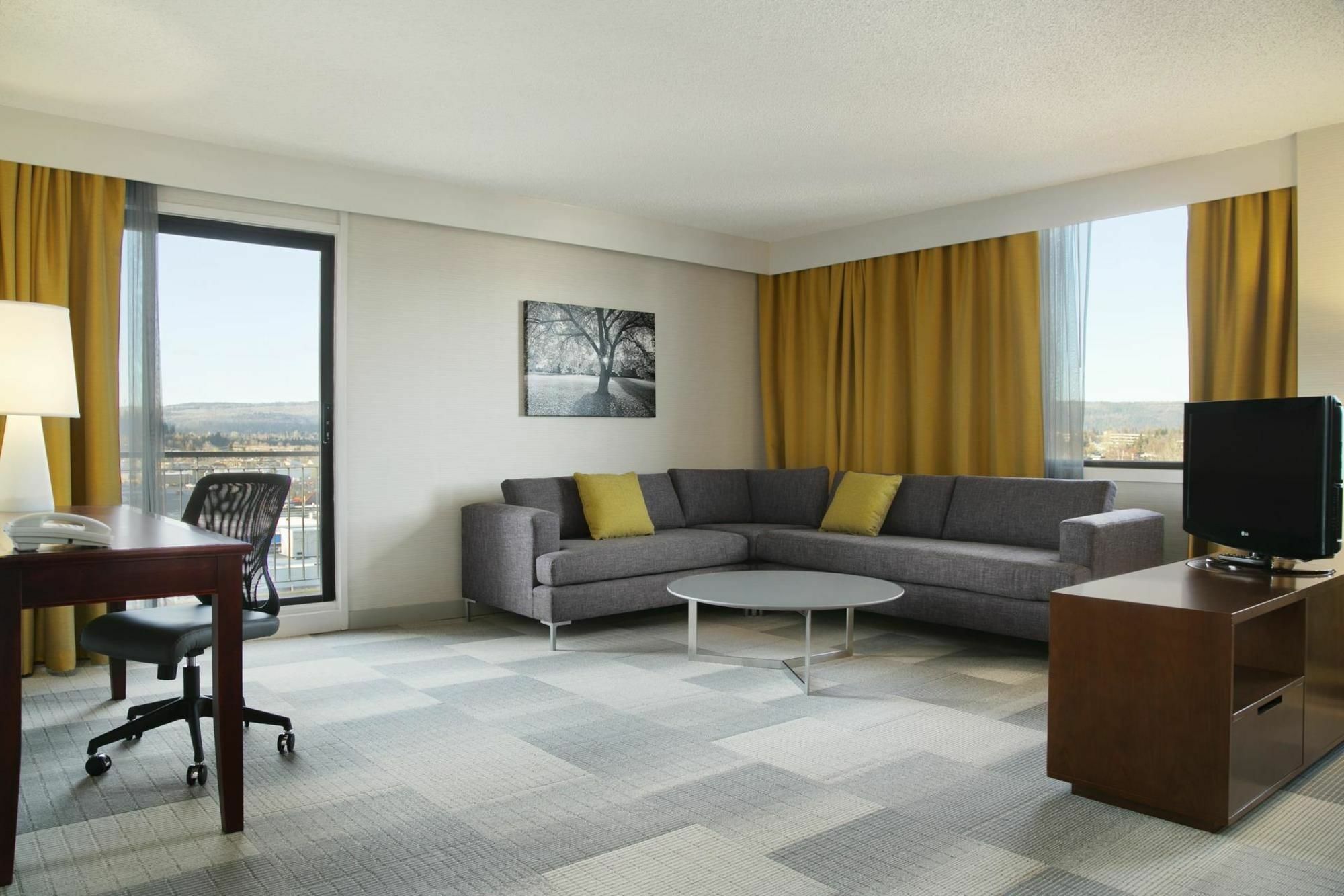 Coast Prince George Hotel By Apa Exterior foto